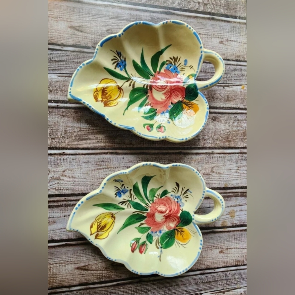 PairVintage Hand Made in ItalyTulip Floral Candy Dish Hand Painted Leaf Shaped Z